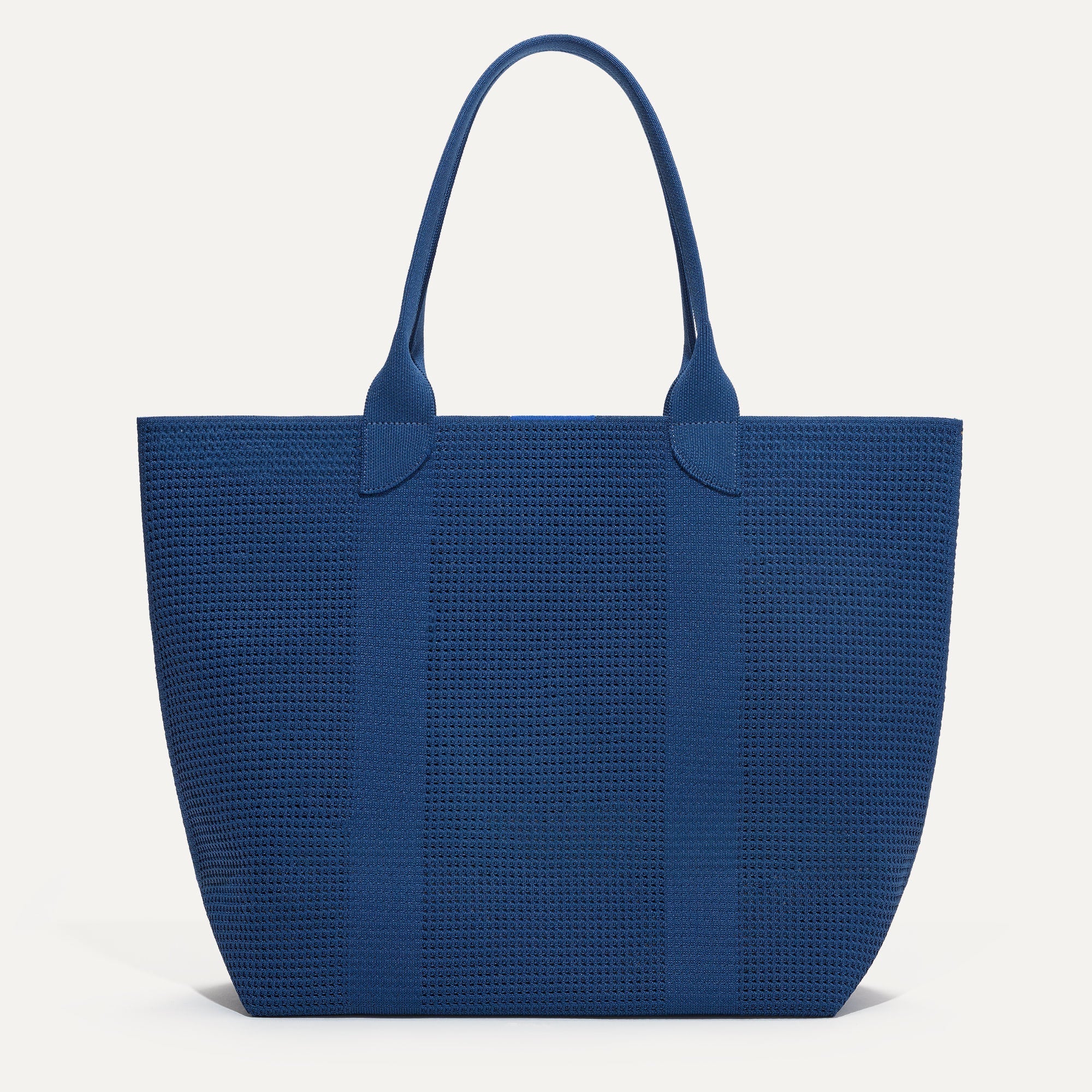 PLP |The Lightweight Tote in Ocean Blue shown from the front.