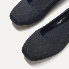 Close up of The Max Square in Black, shown in diagonal view.