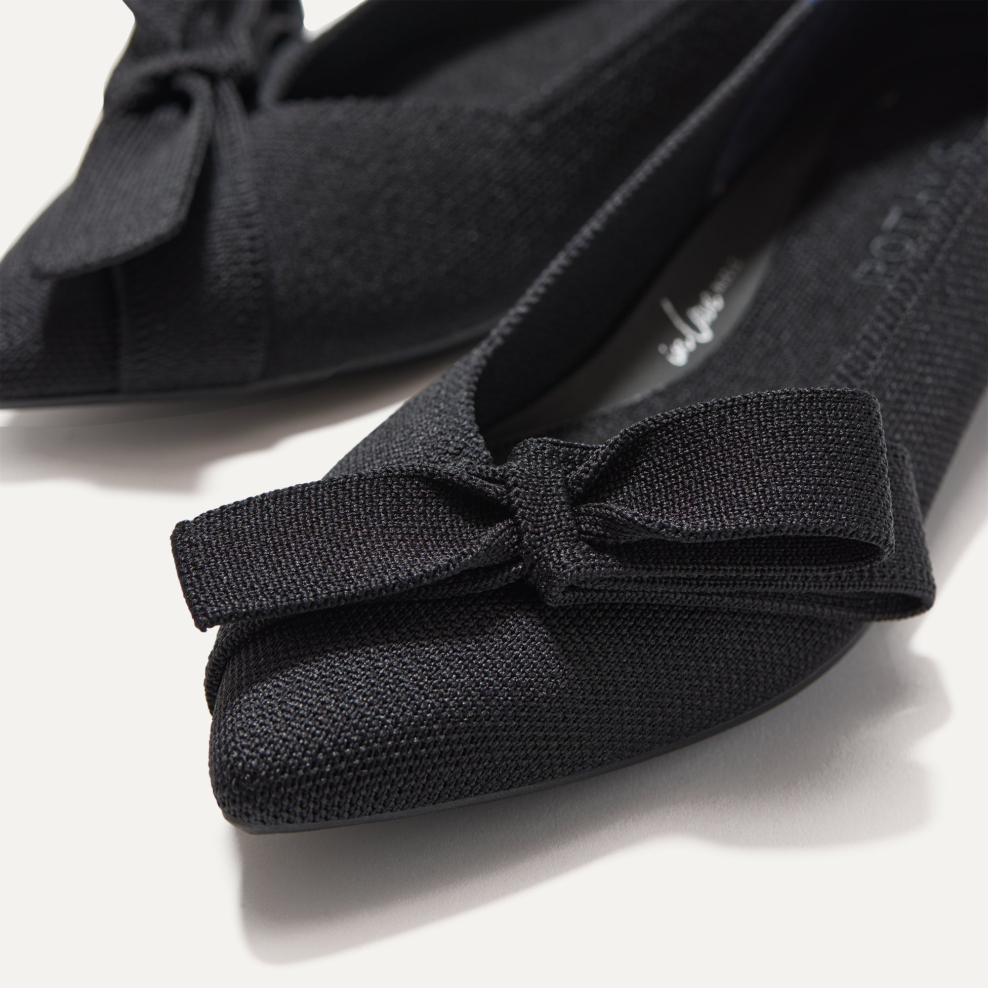Close up of the toe and vamp of The Bow Point II in Siren.