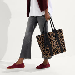 Model holding The Revelvet Lightweight Tote in Revlvet Cat.