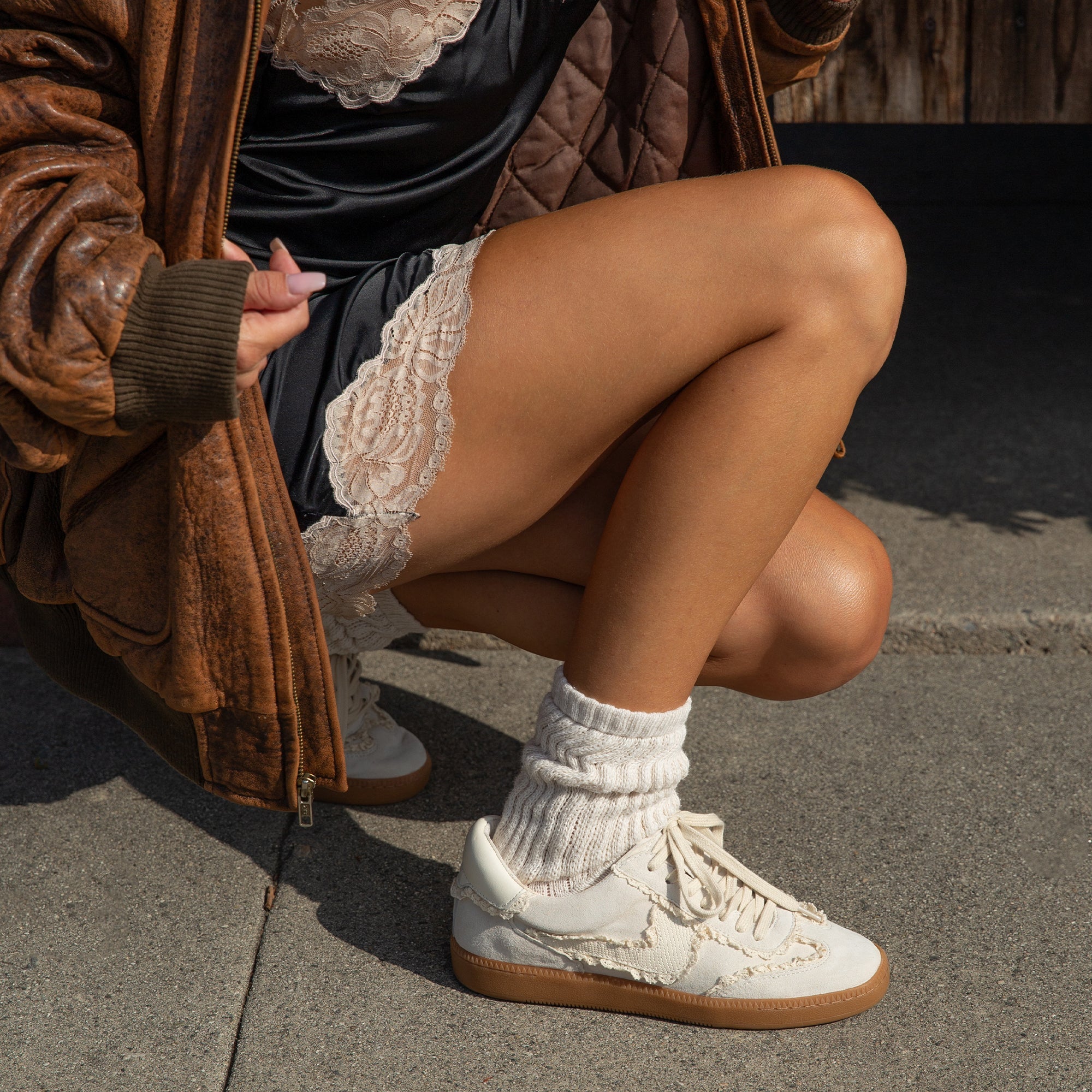 NOTICE LACE SNEAKERS IVORY SUEDE