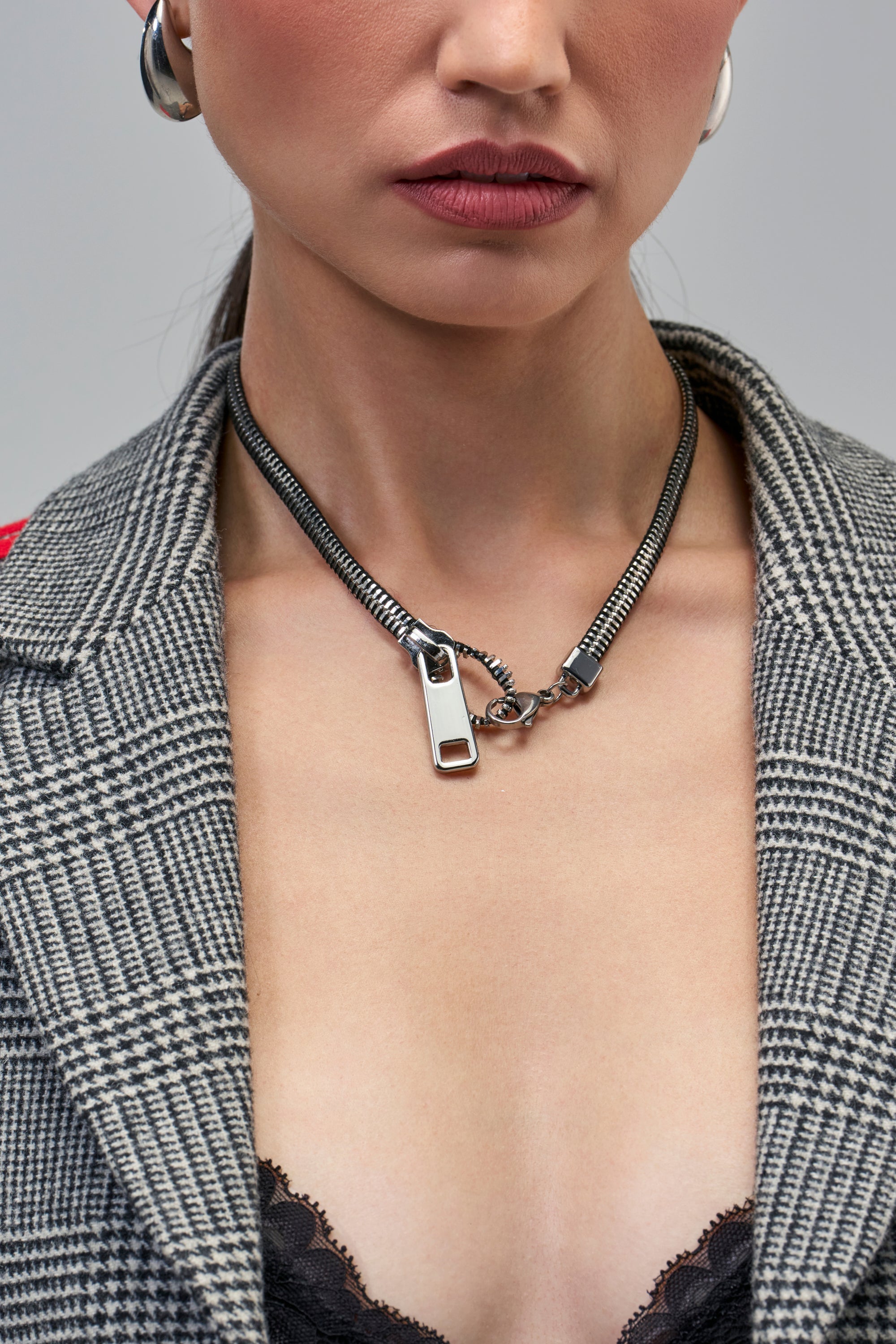 CLOSURE ISSUES NECKLACE
