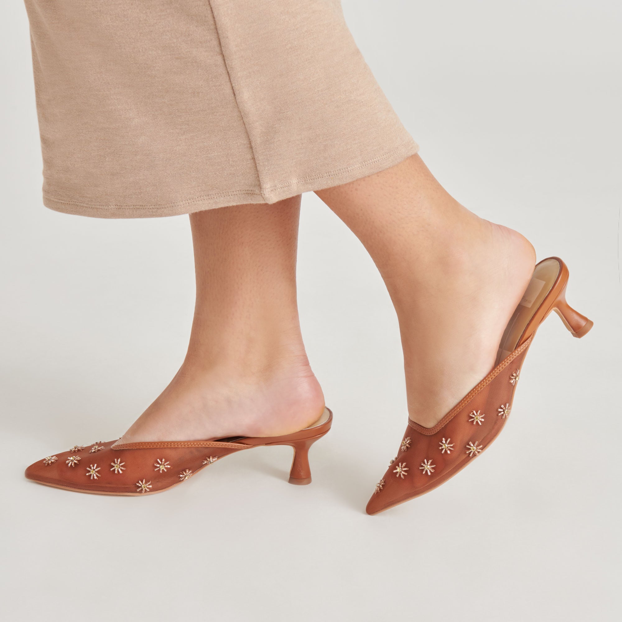 CLARA WIDE HEELS SADDLE MESH