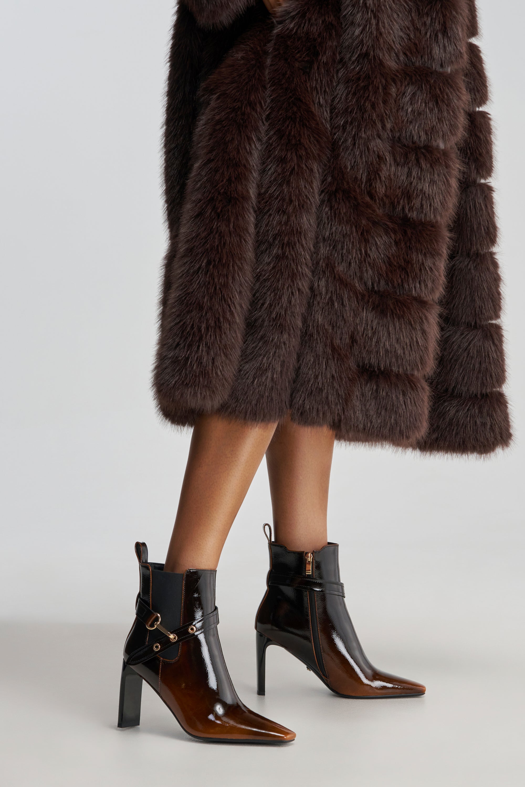 AZALEA WANG ELYN ESPRESSO BLOCK HEEL BOOTIE